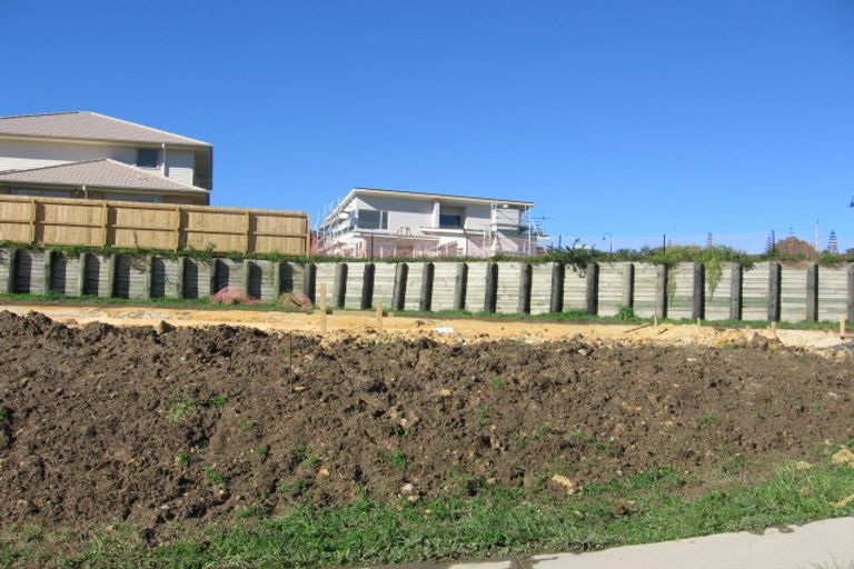 Photo of property in 29 Newbury Place, Schnapper Rock, Auckland, 0632