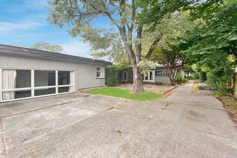 Photo of property in 22 Straven Road, Riccarton, Christchurch, 8011