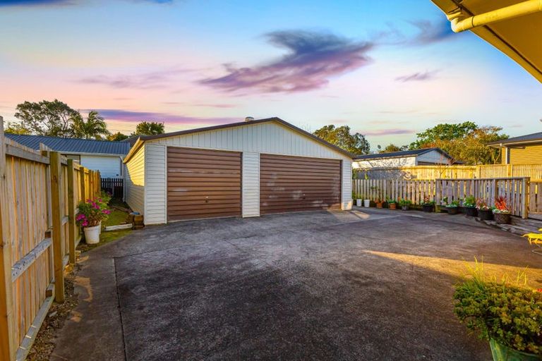 Photo of property in 18 Blue Way, Glendene, Auckland, 0602