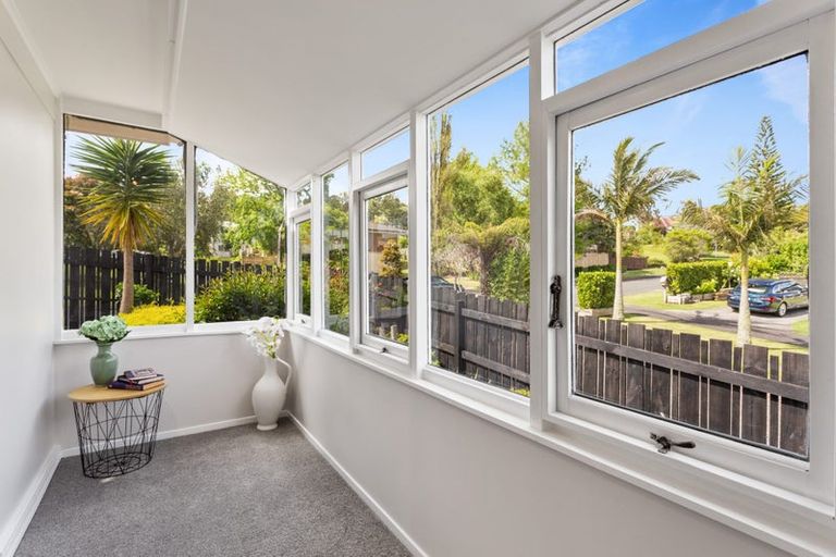 Photo of property in 1/3 Tallington Crescent, Torbay, Auckland, 0630