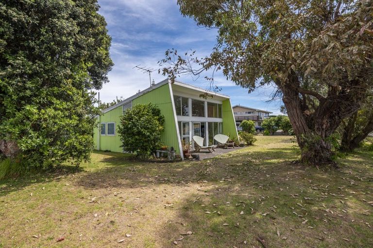 Photo of property in 41 Queens Road, Waikanae Beach, Waikanae, 5036