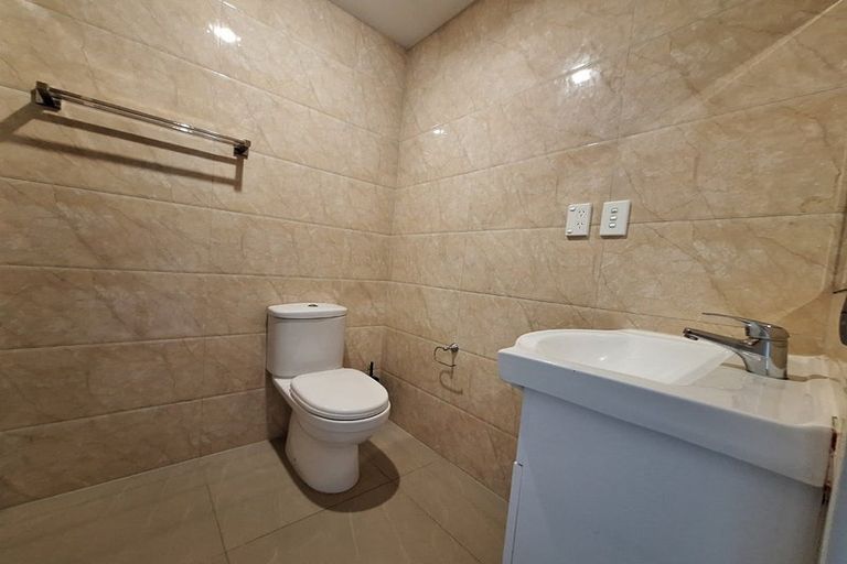 Photo of property in 1/3 Wallson Crescent, Wiri, Auckland, 2104