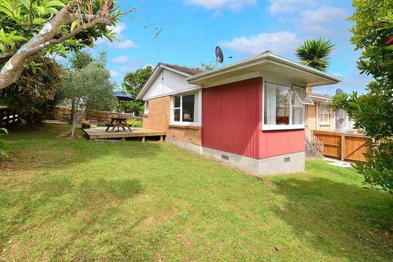 Photo of property in 2/97 Archers Road, Hillcrest, Auckland, 0629