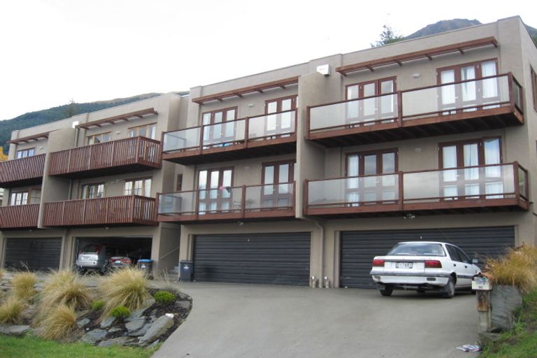 Photo of property in 54b Wynyard Crescent, Fernhill, Queenstown, 9300
