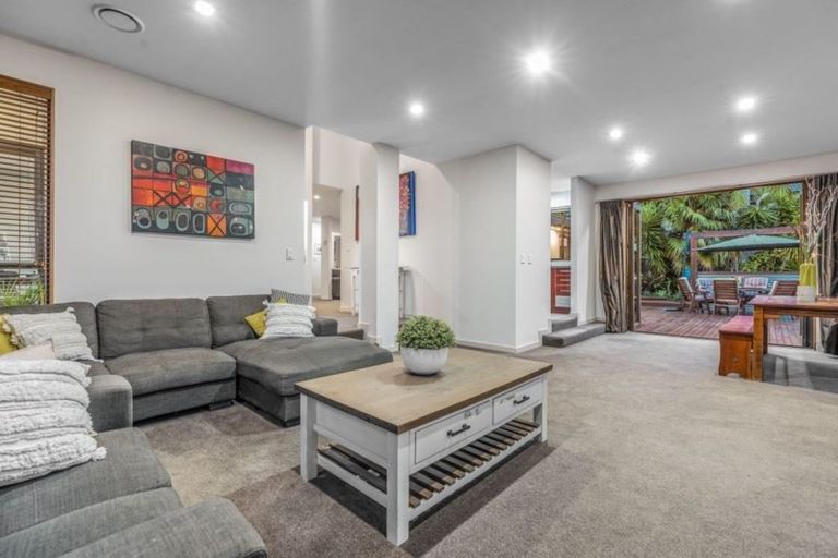 Photo of property in 2 Te Wharau Drive, Greenhithe, Auckland, 0632