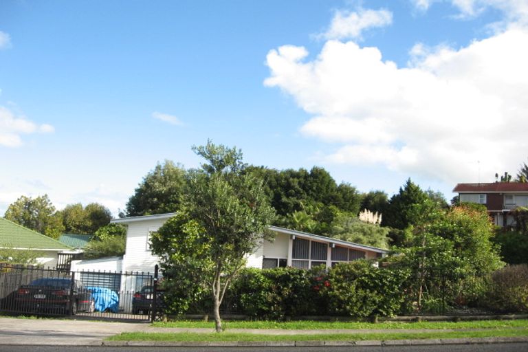 Photo of property in 35 Chatsworth Crescent, Pakuranga Heights, Auckland, 2010
