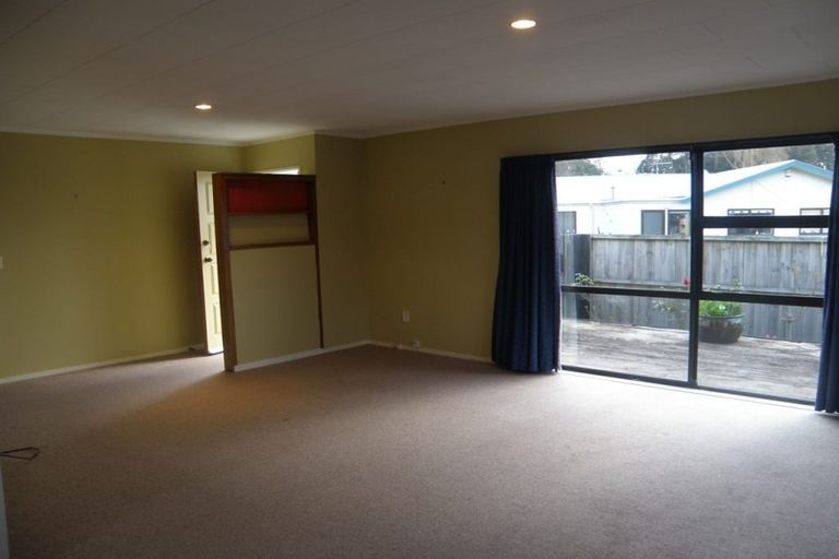 Photo of property in 3 Atarau Grove, Paraparaumu, 5032