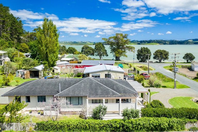 Photo of property in 6 Regent Street, Whakapirau, Maungaturoto, 0583