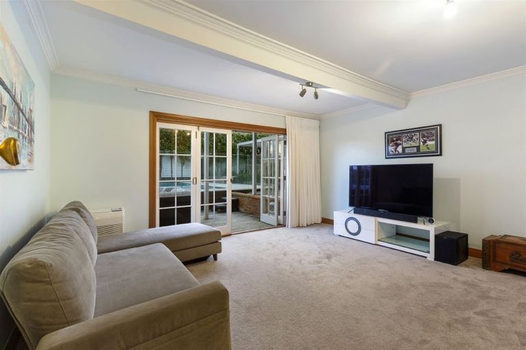 Photo of property in 2/12 Mariposa Crescent, Birkenhead, Auckland, 0626