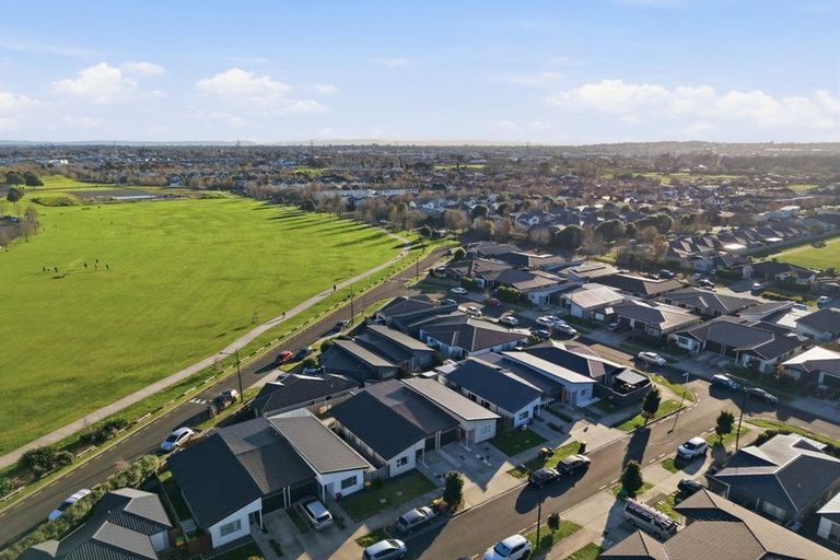 Photo of property in 9 Mokopapa Street, Takanini, 2112