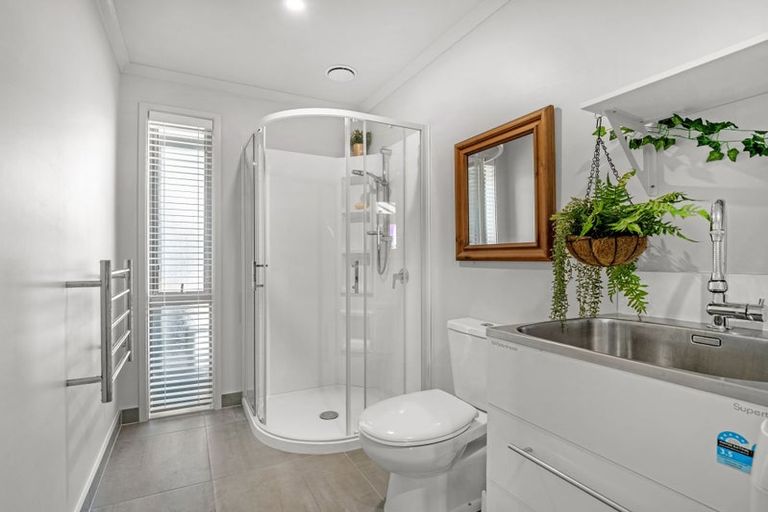 Photo of property in 18 Kaipara Lake Road, South Head, Helensville, 0874