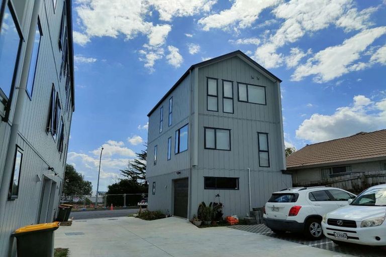 Photo of property in 2/16 William Roberts Road, Pakuranga, Auckland, 2010