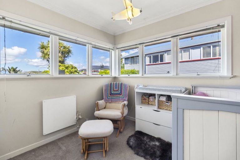 Photo of property in 12 Fairlea Road, Te Atatu South, Auckland, 0610