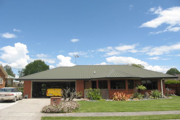 Photo of property in 2 Hunt Grove, Leamington, Cambridge, 3432