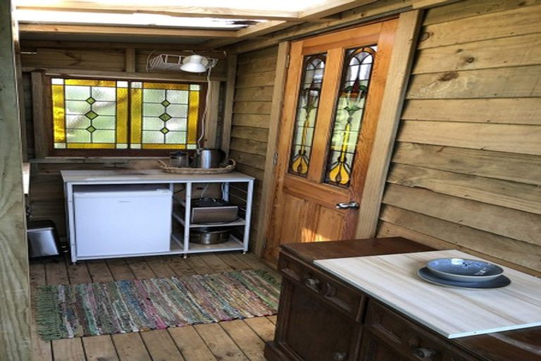 Photo of property in 128 Lone Kauri Road, Karekare, Auckland, 0772