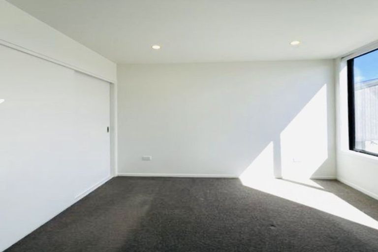 Photo of property in 14/12 Tawa Road, Te Atatu Peninsula, Auckland, 0610