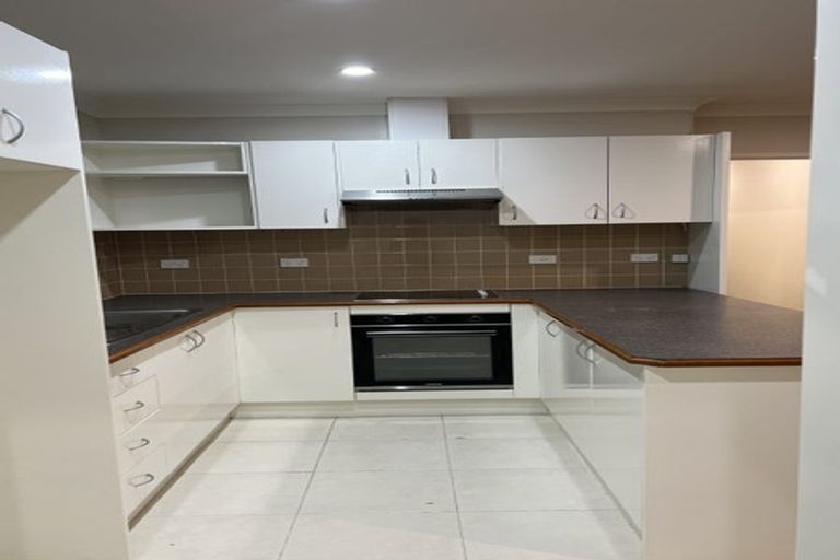 Photo of property in 2/54 Ray Small Drive, Pahurehure, Papakura, 2113