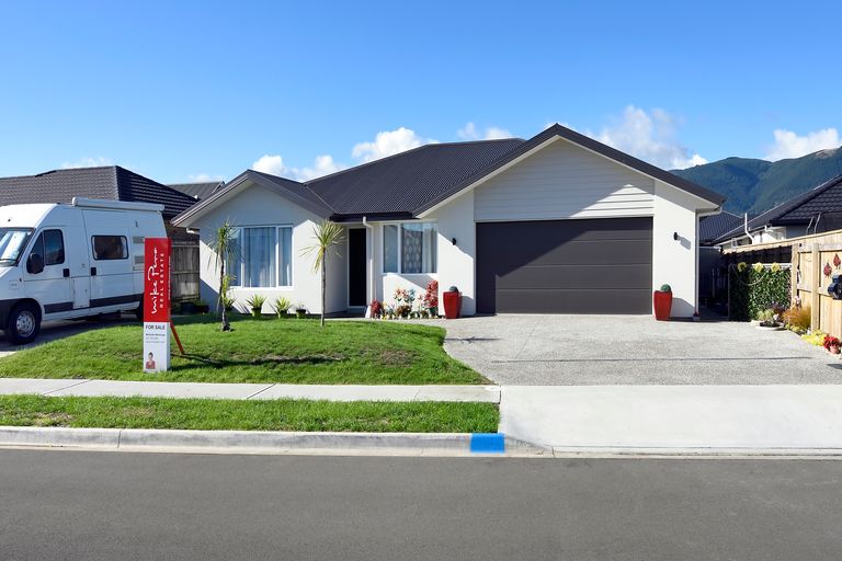 Photo of property in 15 Curtis Street, Stoke, Nelson, 7011