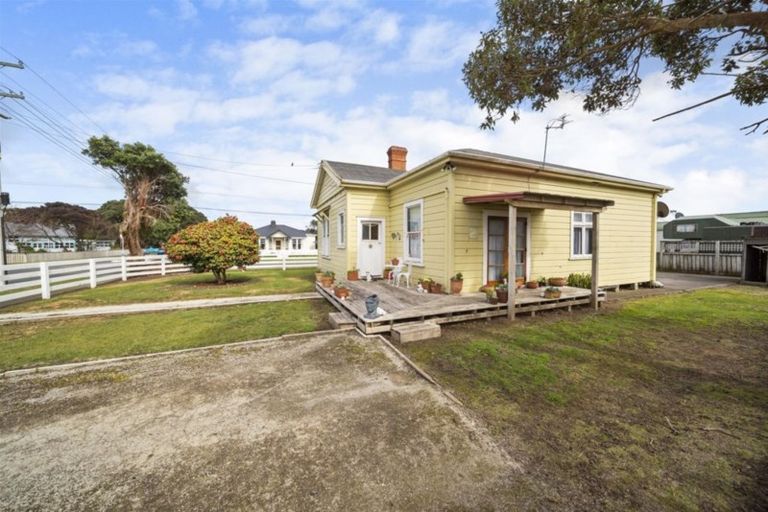 Photo of property in 74 Fairfield Road, Hawera, 4610
