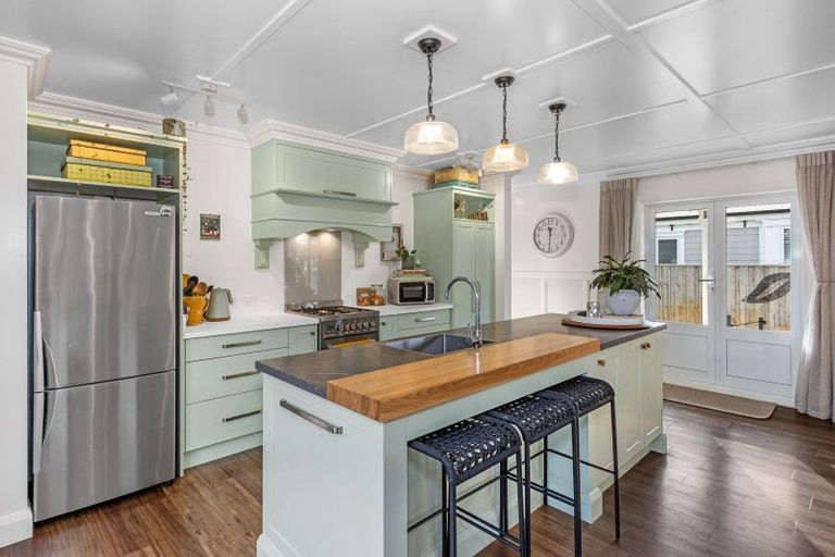 Photo of property in 3 Croydon Street, Woodend, 7610