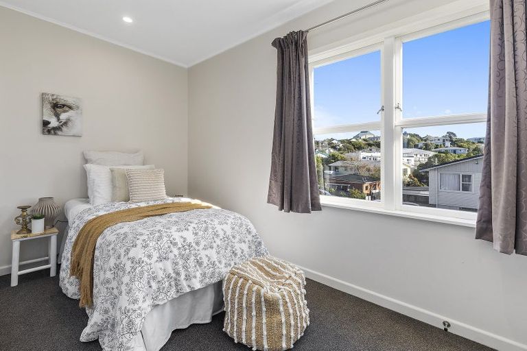 Photo of property in 19 Oswald Crescent, Paparangi, Wellington, 6037