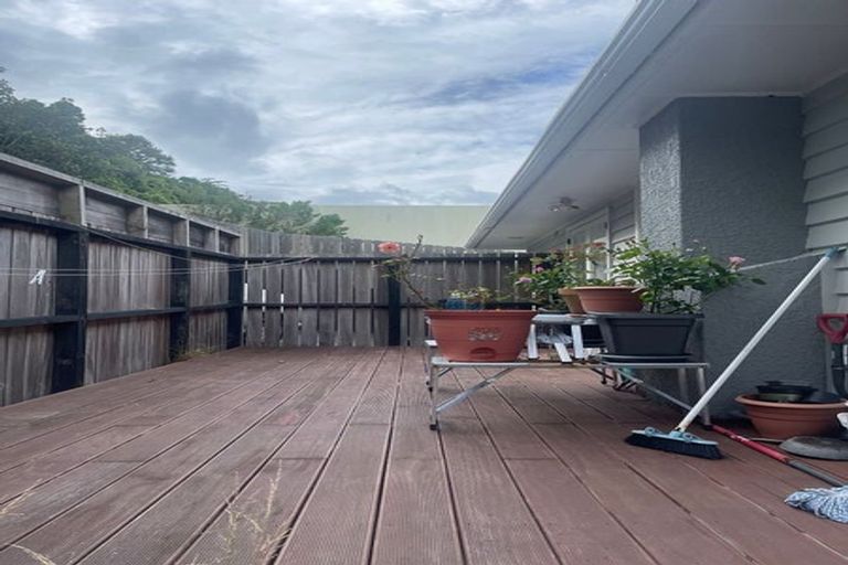 Photo of property in 72 Kenmore Street, Newlands, Wellington, 6037