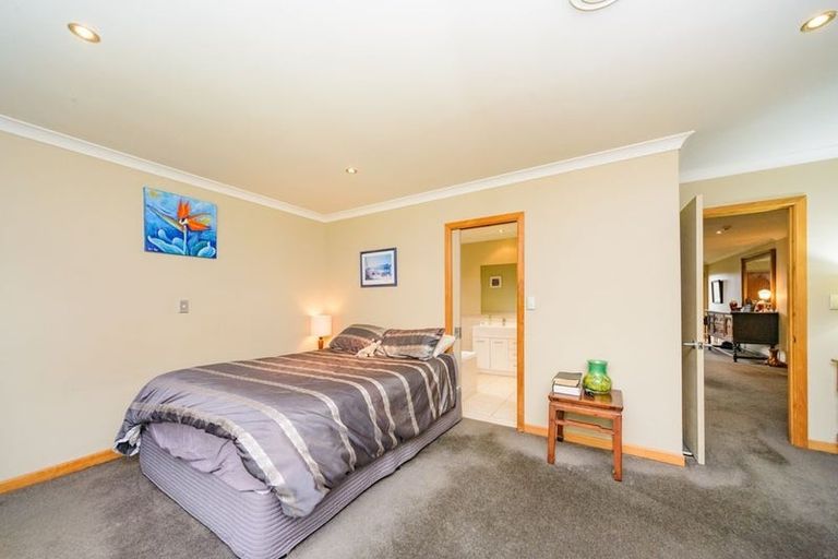 Photo of property in 56 Ruapehu Drive, Fitzherbert, Palmerston North, 4410