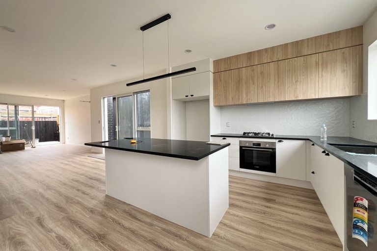 Photo of property in 7 Paretao Street, Massey, Auckland, 0614