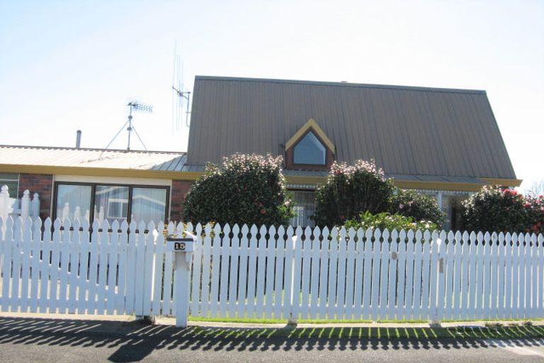 Photo of property in 15 Guildford Street, Levin, 5510
