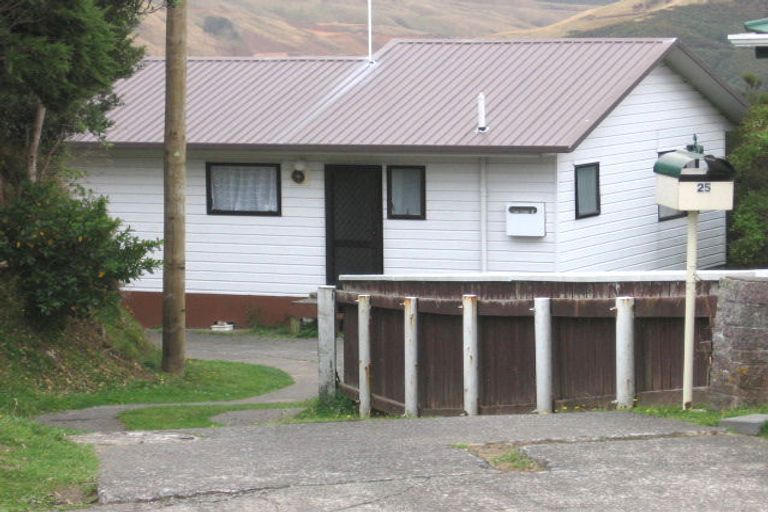 Photo of property in 25 Diane Grove, Paparangi, Wellington, 6037