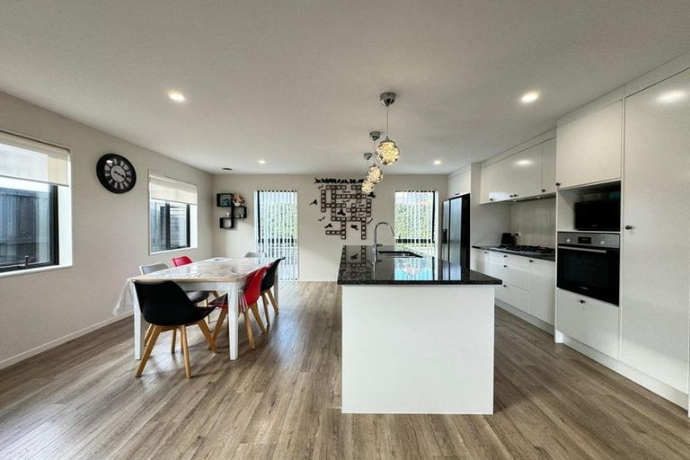 Photo of property in 8 Pakaraka Drive, Papakura, 2110