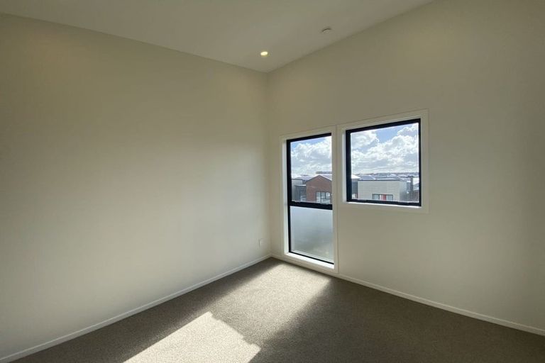 Photo of property in 21 Tahingamanu Road, Hobsonville, Auckland, 0616