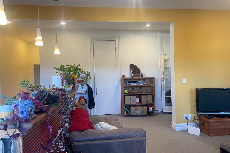 Photo of property in 56 Kelburn Parade, Kelburn, Wellington, 6012