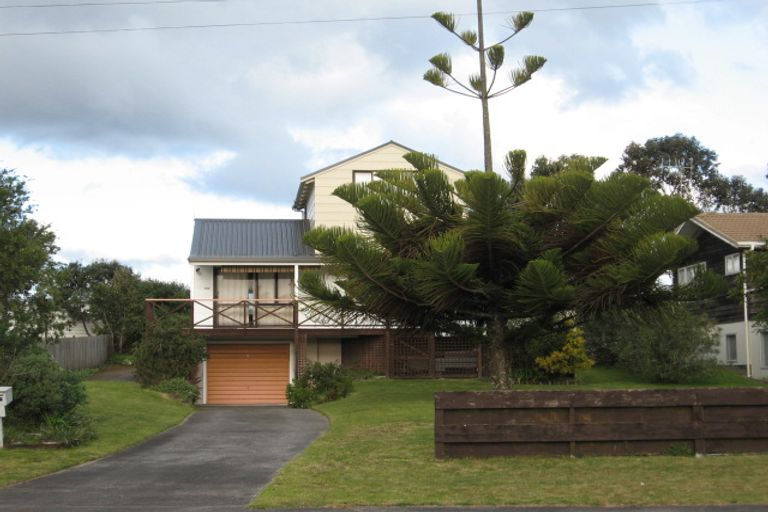 Photo of property in 102 Marie Crescent, Whangamata, 3620