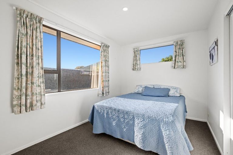 Photo of property in 2/20 Kirsten Place, Parklands, Christchurch, 8083