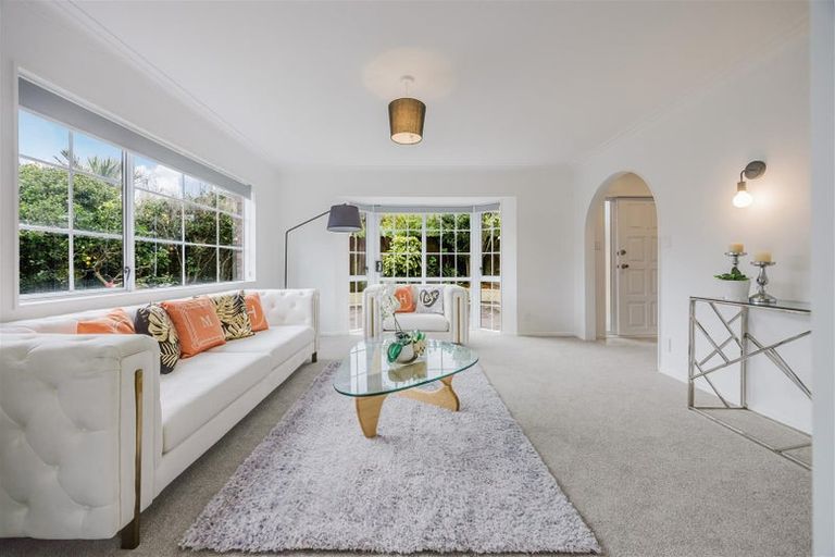 Photo of property in 1/5 Kadina Place, Botany Downs, Auckland, 2010