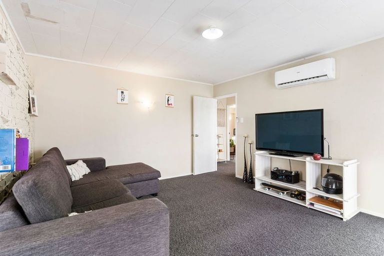 Photo of property in 1/14 Waari Avenue, Sunnyvale, Auckland, 0612
