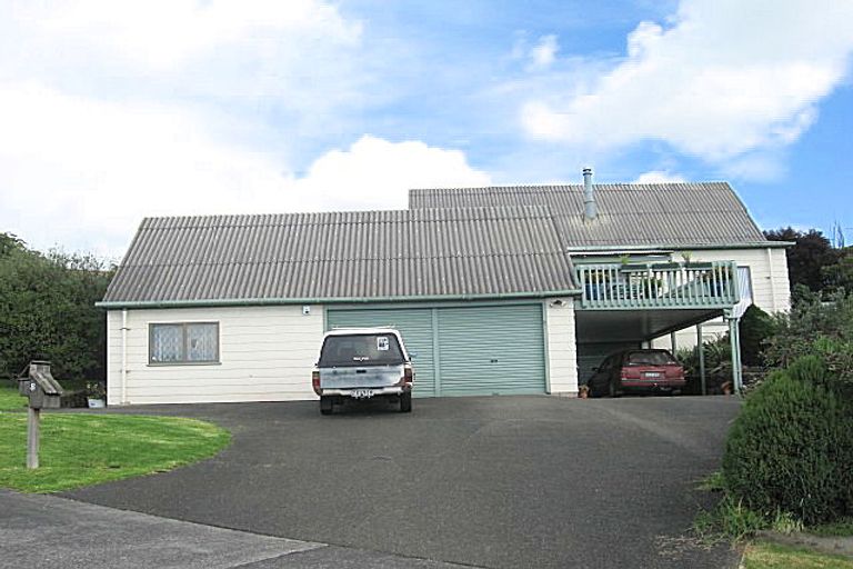 Photo of property in 8 Kingussie Place, Highland Park, Auckland, 2010