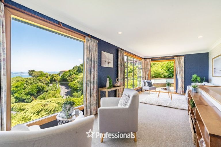 Photo of property in 2 Singers Road, Korokoro, Lower Hutt, 5012