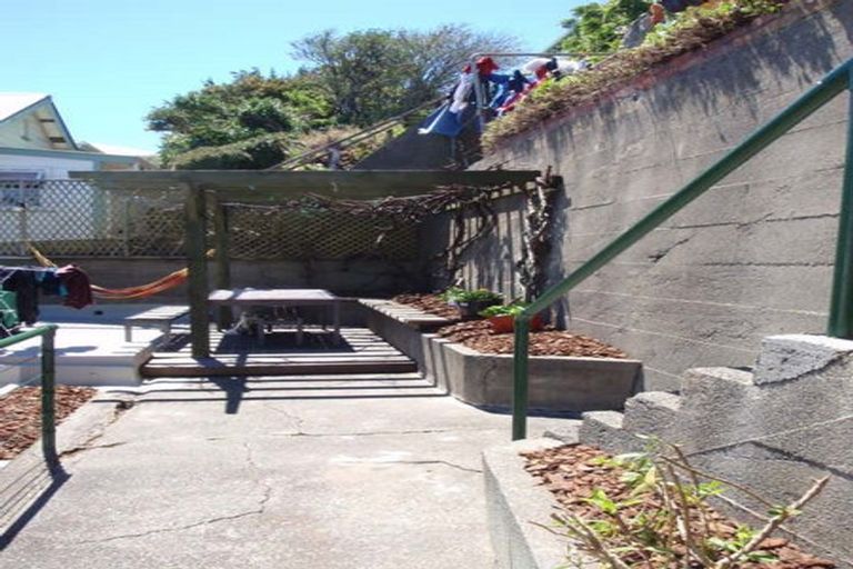 Photo of property in 64 Hawker Street, Mount Victoria, Wellington, 6011