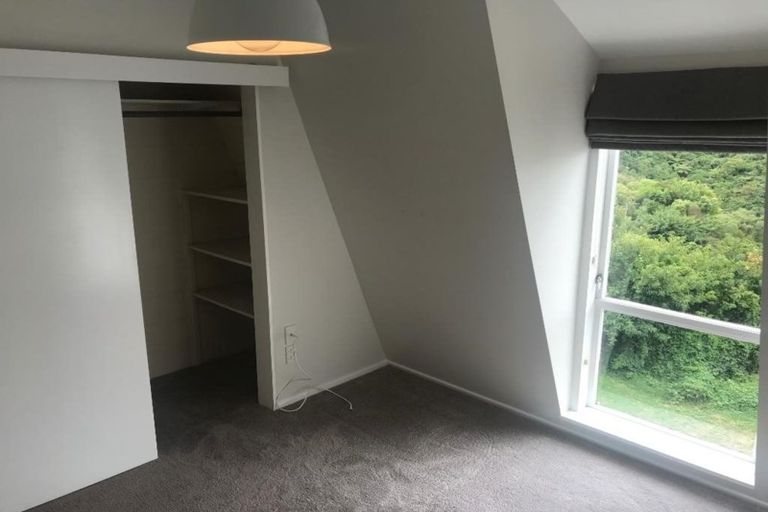 Photo of property in 2/49 Mandalay Terrace, Khandallah, Wellington, 6035