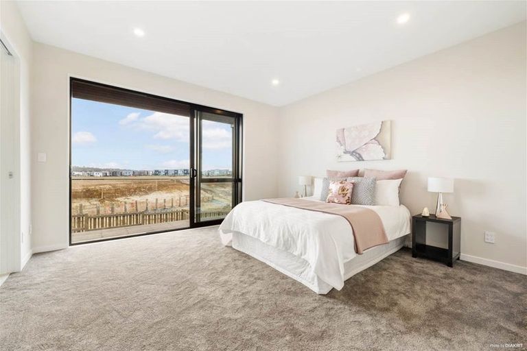 Photo of property in 18 Willowherb Lane, Hobsonville, Auckland, 0616