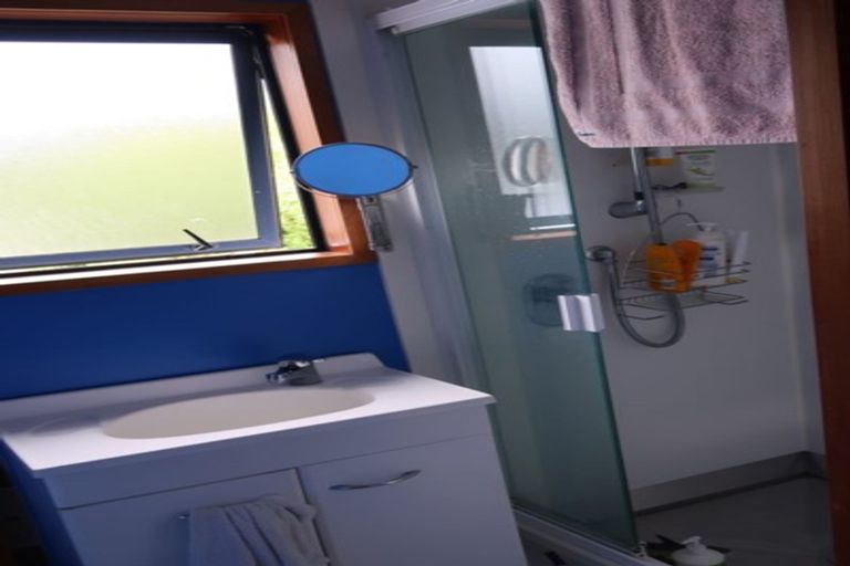 Photo of property in 62a Saint Johns Terrace, Tawa, Wellington, 5028