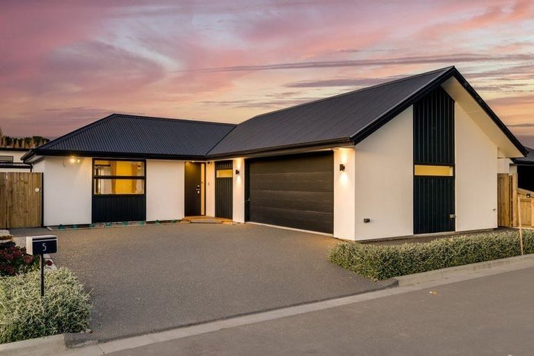 Photo of property in 5 Olearia Lane, Halswell, Christchurch, 8025