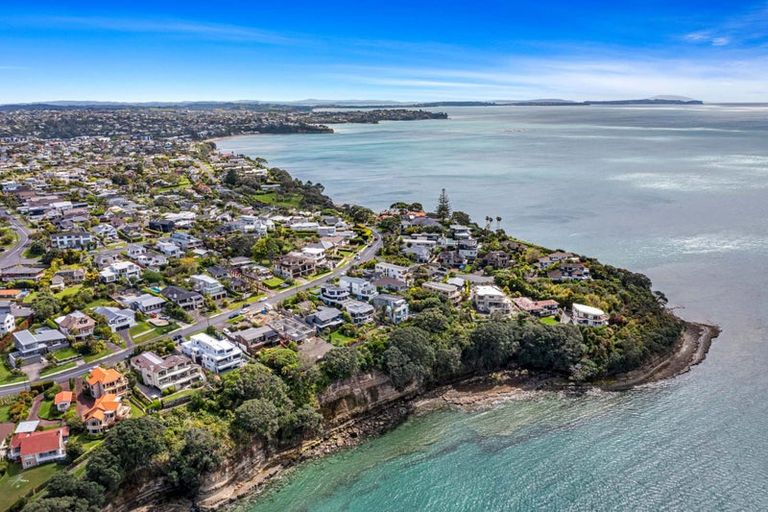 Photo of property in 2/19 Churchill Road, Murrays Bay, Auckland, 0630