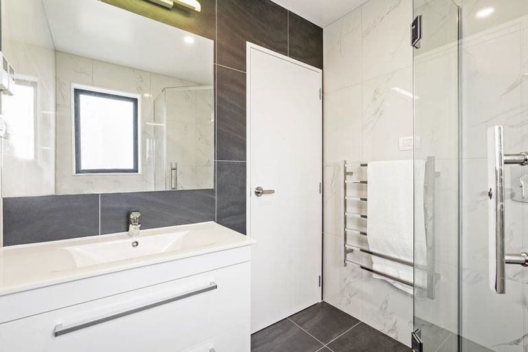 Photo of property in 1 Crompton Place, Orewa, 0931