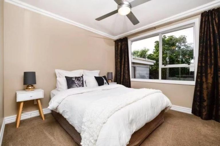 Photo of property in 27 Pahi Place, West Harbour, Auckland, 0618