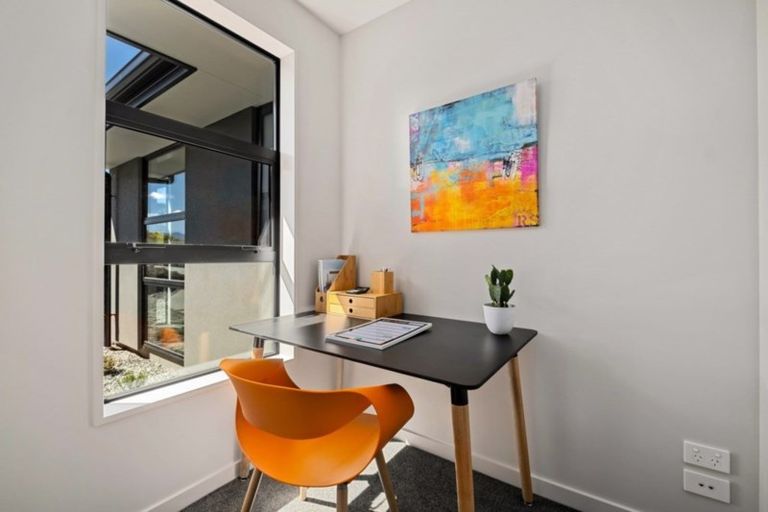 Photo of property in 10 The Heights Avenue, Wanaka, 9305