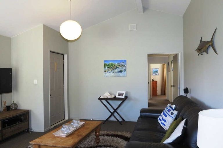 Photo of property in 2/29 Beaudine Avenue, Glenfield, Auckland, 0629