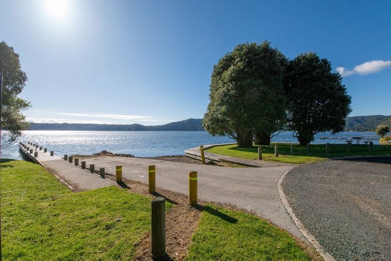 Photo of property in 32 Aoturoa Avenue, Rotoiti Forest, Rotorua, 3074